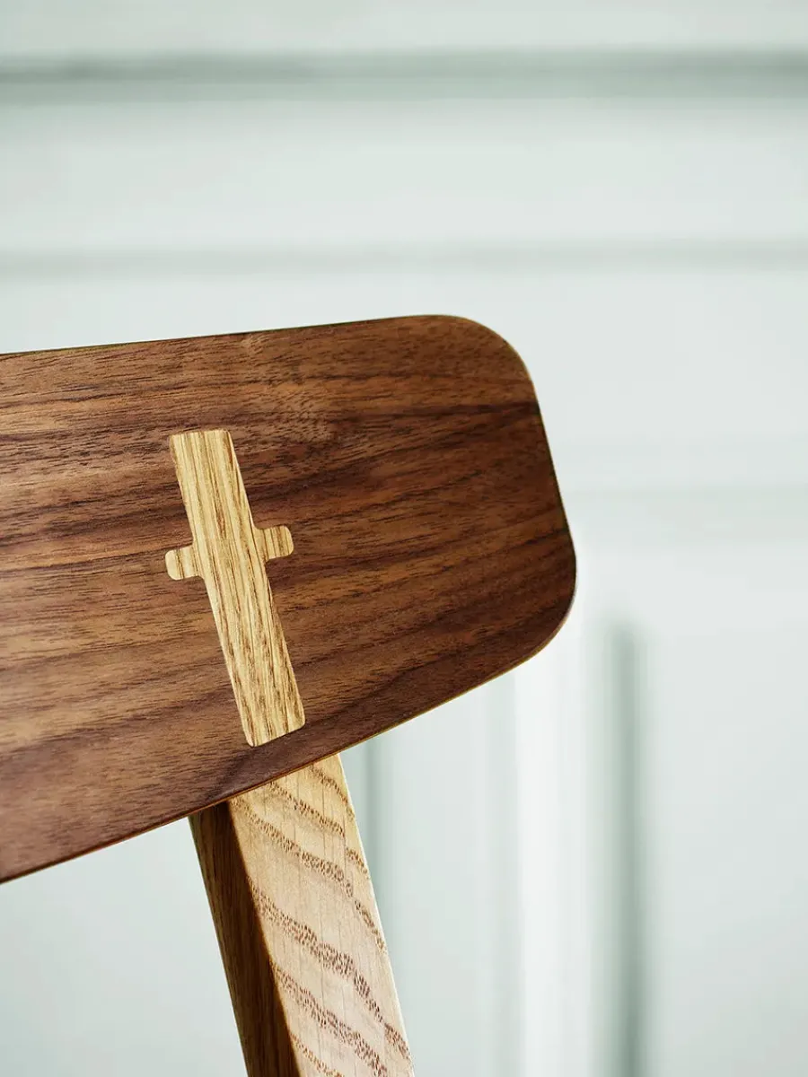 CH23 Spisestol, valnød olie med sort flet af Hans J. Wegner<Carl Hansen & Søn Sale