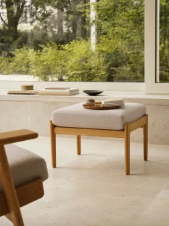 CH290F skammel, eg olie af Hans J. Wegner<Carl Hansen & Søn Online