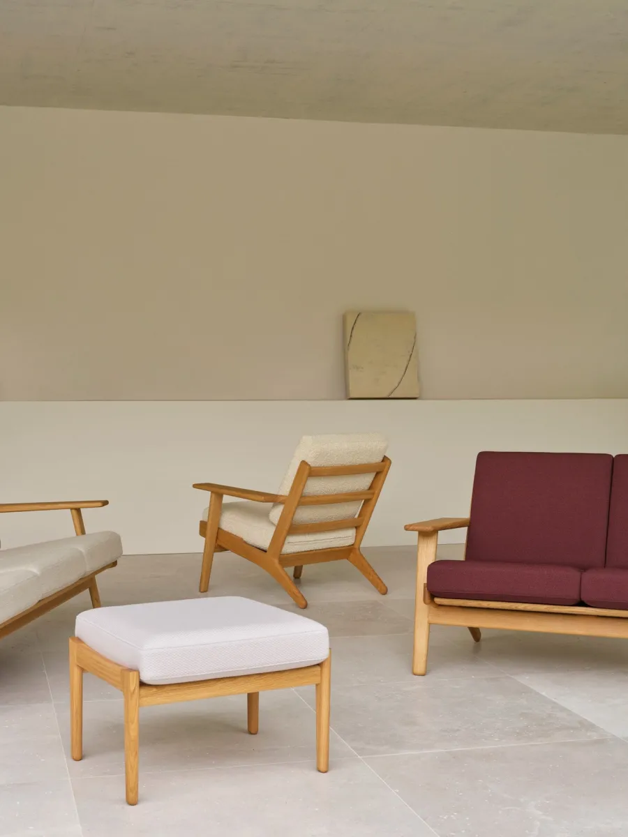 CH290F skammel, eg olie af Hans J. Wegner<Carl Hansen & Søn Online