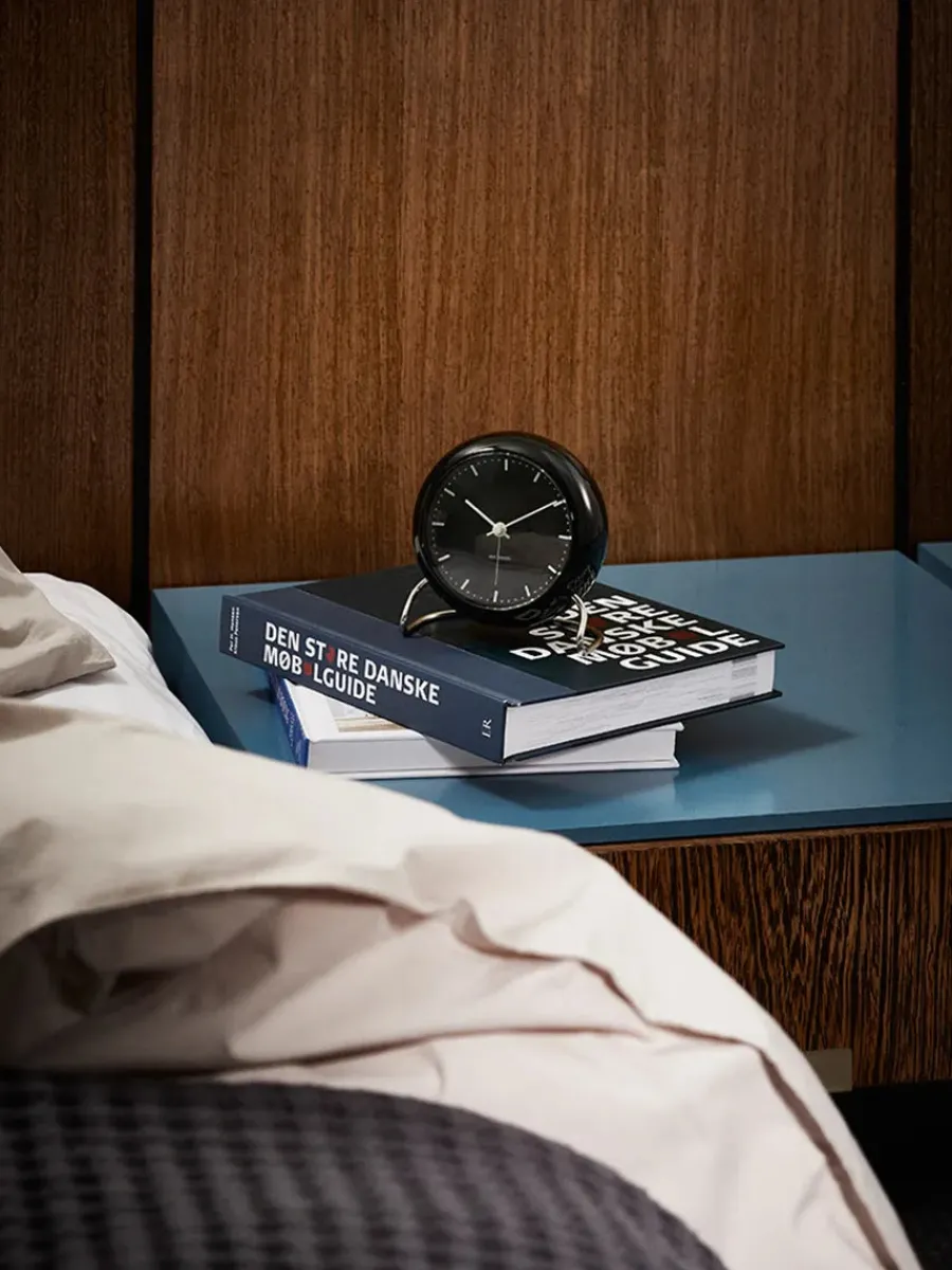 City Hall Bordur, pale orange af Arne Jacobsen<Arne Jacobsen Clocks Best