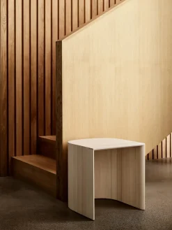 CM210 Taburet, fyrretræ af Cecilie Manz<Fritz Hansen Hot