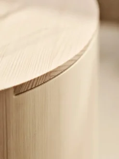 CM210 Taburet, fyrretræ af Cecilie Manz<Fritz Hansen Hot