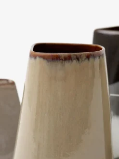 Collect Ceramic Vases fra<&Tradition