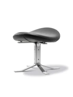 Corona Skammel, sort læder fra Erik Jørgensen<Fredericia Furniture