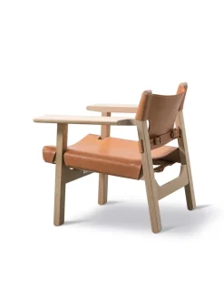 Den Spanske Stol i sort læder, eg sort lak af Børge Mogensen<Fredericia Furniture Hot