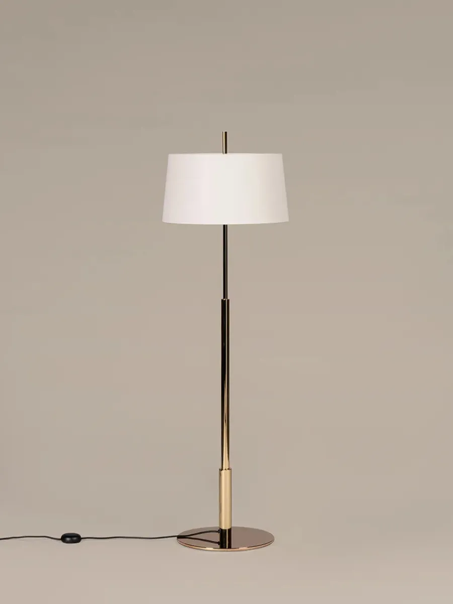 Diana Gulvlampe fra Santa and Cole<Santa & Cole Hot