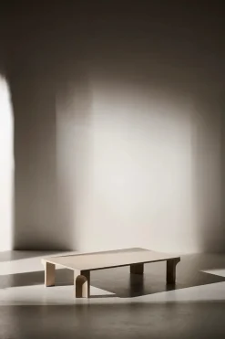 Doric Coffee Table 140 x 80 cm, Neutral White Travertine fra<GUBI Sale