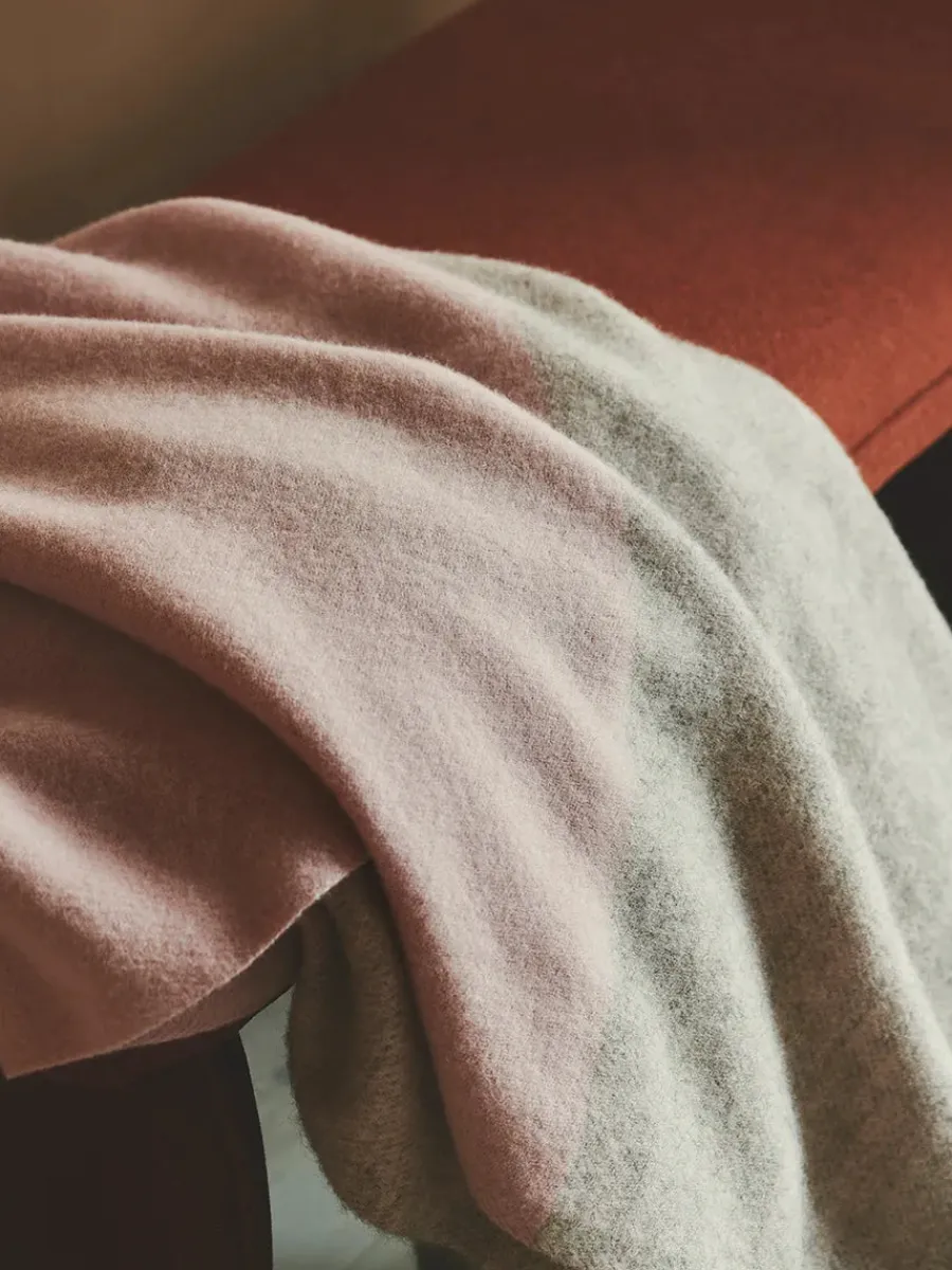 Drejø Plaid, rosa fra<Silkeborg Uldspinderi