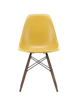 Eames Fiberglass Chair DSW, mørkbejdset ahorn fra<Vitra Best