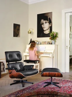 Eames Lounge Chair fra<Vitra Outlet