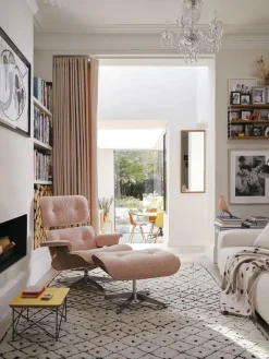 Eames Lounge Chair inkl. Fodskammel, valnød/Nubia fra<Vitra Sale