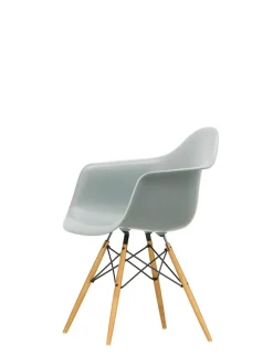 Eames Plastic Armchair DAW, ahorntræ fra<Vitra Online