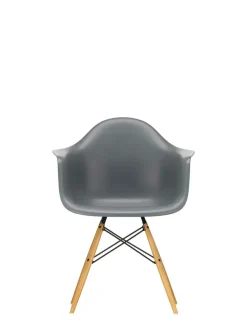Eames Plastic Armchair DAW, ahorntræ fra<Vitra Online