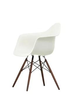Eames Plastic Armchair DAW, mørk ahorn/white fra<Vitra Outlet