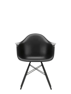 Eames Plastic Armchair DAW, sortlakeret ahorntræ fra<Vitra Discount