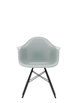 Eames Plastic Armchair DAW, sortlakeret ahorntræ fra<Vitra Discount