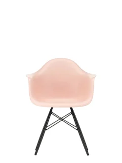 Eames Plastic Armchair DAW, sortlakeret ahorntræ fra<Vitra Discount