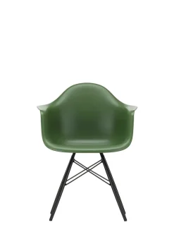 Eames Plastic Armchair DAW, sortlakeret ahorntræ fra<Vitra Discount