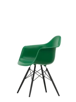 Eames Plastic Armchair DAW, sortlakeret ahorntræ fra<Vitra Discount