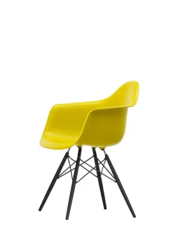 Eames Plastic Armchair DAW, sortlakeret ahorntræ fra<Vitra Discount