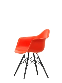 Eames Plastic Armchair DAW, sortlakeret ahorntræ fra<Vitra Discount