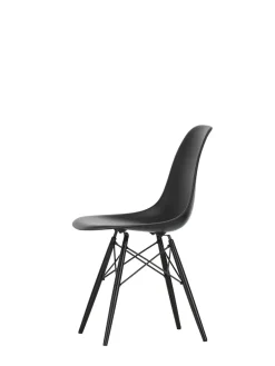 Eames Plastic Side Chair DSW, sortlakeret ahorntræ fra<Vitra Hot