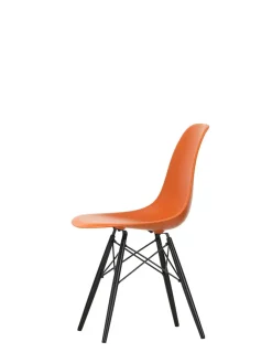 Eames Plastic Side Chair DSW, sortlakeret ahorntræ fra<Vitra Hot
