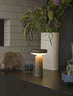 Ease Portable Lamp fra<Muuto Online