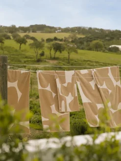 Ebb Beach Towel fra<Ferm Living Hot