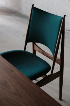 Egypterstol, valnød af Finn Juhl<House of Finn Juhl Online