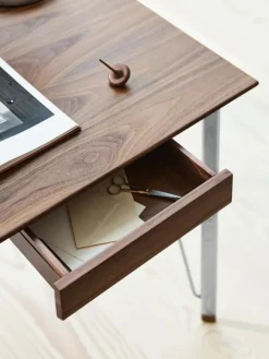 FH3605™ Skrivebord m. Skuffe af Arne Jacobsen<Fritz Hansen Discount