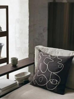 Figure Cushion, coffee/sand fra<Ferm Living Hot