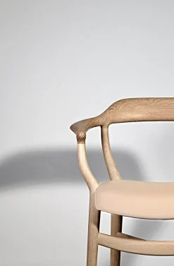 FJ 44 stol, eg olie/vegetal læder af Finn Juhl<House of Finn Juhl New