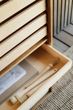 FK63 Kabinet med ben fra<Carl Hansen & Søn New