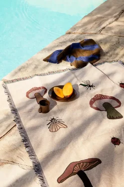 Forest Tapestry Blanket fra<Ferm Living