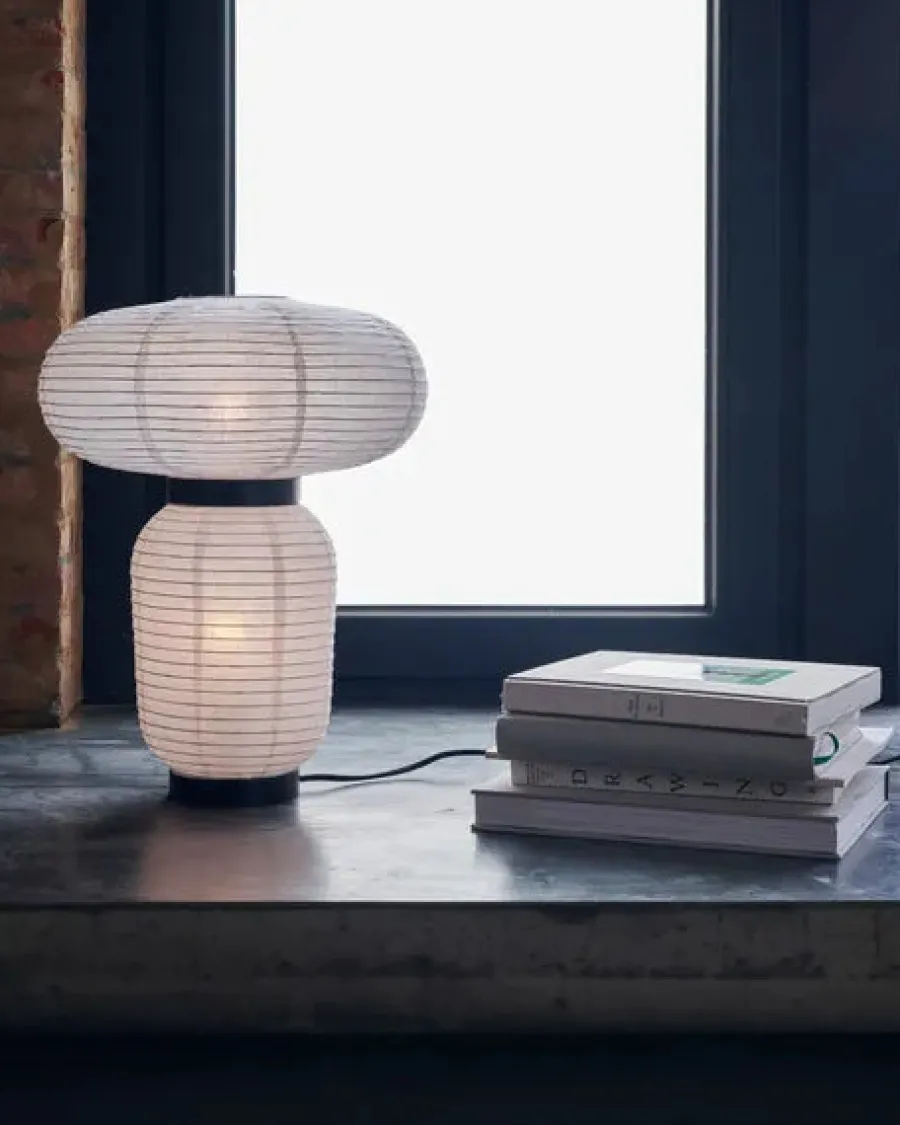 Formakami bordlampe fra<&Tradition Hot