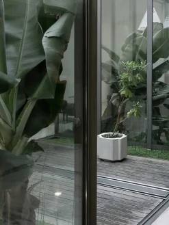 Funki Pot, large fra<Louise Roe New