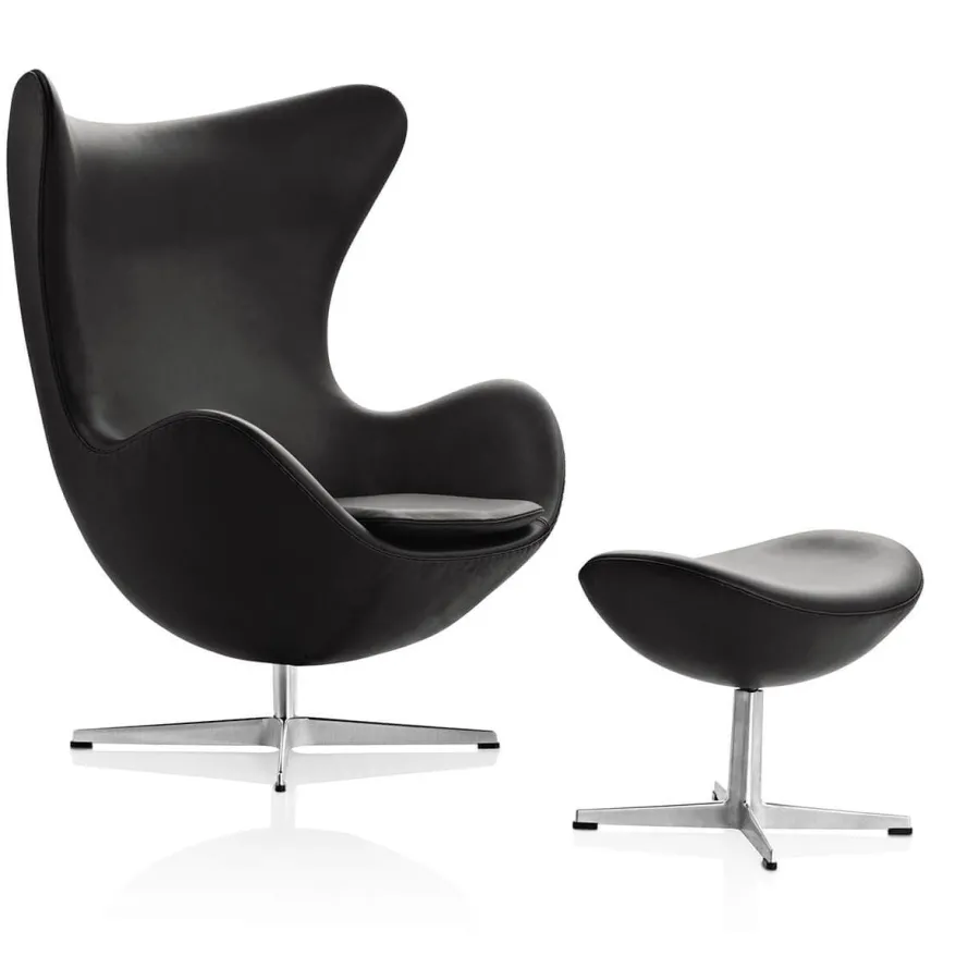 Ægget, Sort Grace læder, med returdrej inkl. skammel af Arne Jacobsen<Fritz Hansen New