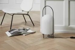 Ghost Floor Lamp fra<Woud Outlet