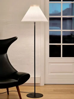 334H Gulvlampe, white fra<Le Klint New