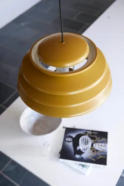 Hive pendel, yellow af Verner Panton<Verpan Hot