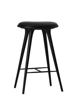 Høj barstol i sortbejdset bøg fra<Mater New