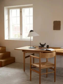 HJW02 Opala Bordlampe af Hans J. Wegner<Carl Hansen & Søn Sale