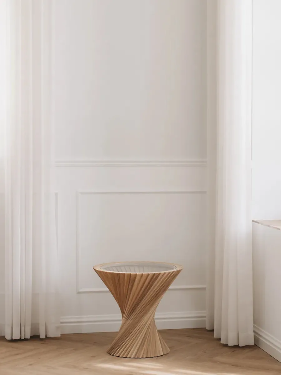 HYPERBEL sidebord, røget eg fra<VIA Copenhagen Hot