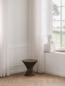 HYPERBEL sidebord, røget eg fra<VIA Copenhagen Hot