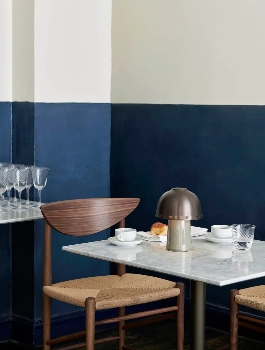 In Between Bord SK16, Bronzed stel fra<&Tradition Clearance