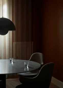 In Between Bord SK20, sort stel fra<&Tradition Hot