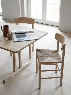 J39 Folkestolen, sortlakeret eg af Børge Mogensen<Fredericia Furniture Online