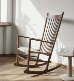 J16 Gyngestol af Hans J. Wegner<Fredericia Furniture Online