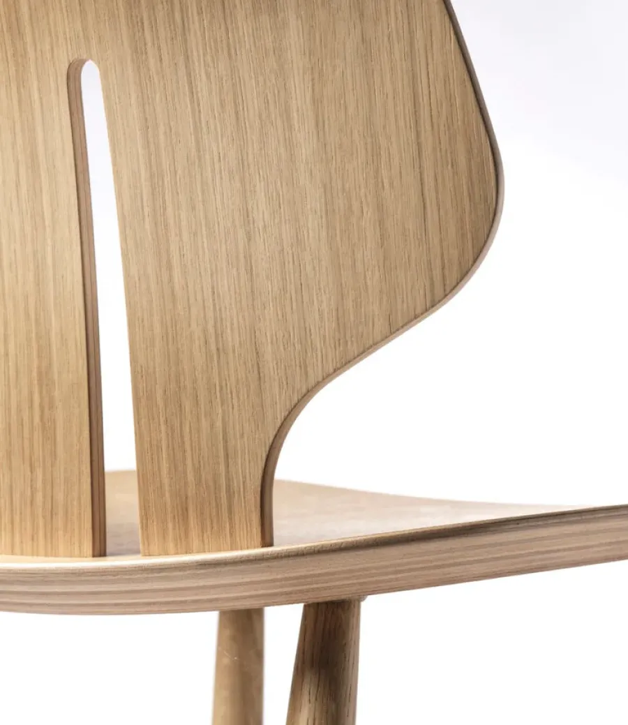 J67 spisebordsstol, lakeret eg fra<FDB Møbler Clearance